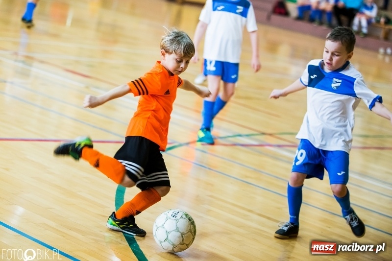 Zdjęcie w galerii na portalu naszraciborz.pl: Kolejne zmagania żaków w hali sportowej w Rudniku  wiadomości z regionu