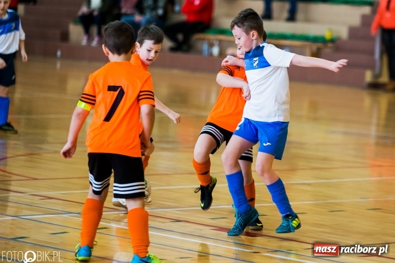 Zdjęcie w galerii na portalu naszraciborz.pl: Kolejne zmagania żaków w hali sportowej w Rudniku  wiadomości z regionu