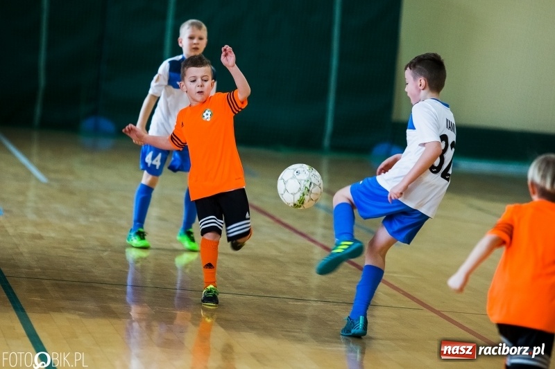 Zdjęcie w galerii na portalu naszraciborz.pl: Kolejne zmagania żaków w hali sportowej w Rudniku  wiadomości z regionu