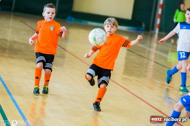 Zdjęcie w galerii na portalu naszraciborz.pl: Kolejne zmagania żaków w hali sportowej w Rudniku  wiadomości z regionu