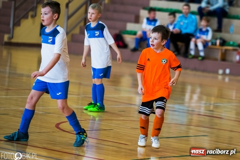 Zdjęcie w galerii na portalu naszraciborz.pl: Kolejne zmagania żaków w hali sportowej w Rudniku  wiadomości z regionu