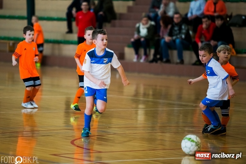 Zdjęcie w galerii na portalu naszraciborz.pl: Kolejne zmagania żaków w hali sportowej w Rudniku  wiadomości z regionu