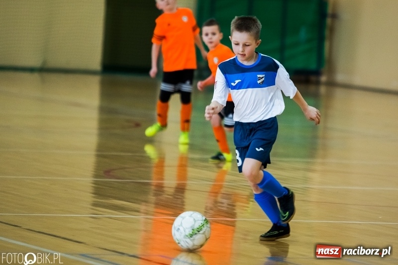 Zdjęcie w galerii na portalu naszraciborz.pl: Kolejne zmagania żaków w hali sportowej w Rudniku  wiadomości z regionu