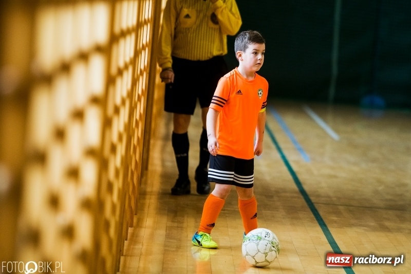 Zdjęcie w galerii na portalu naszraciborz.pl: Kolejne zmagania żaków w hali sportowej w Rudniku  wiadomości z regionu