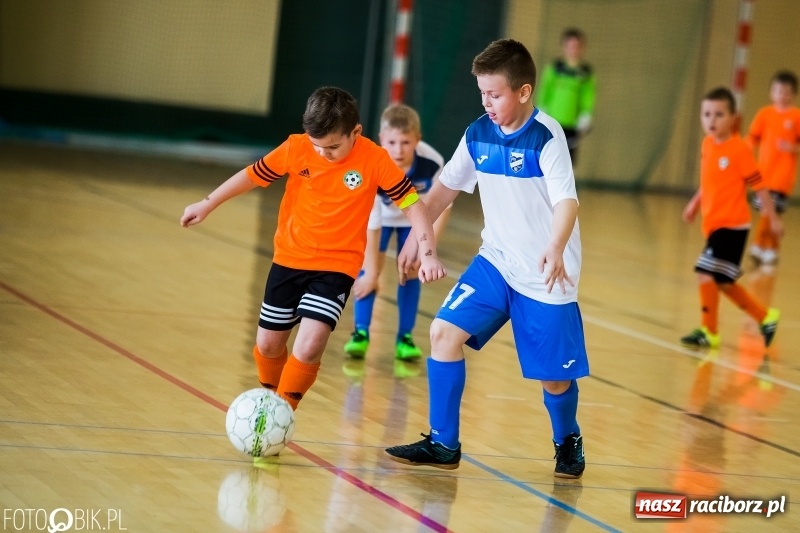 Zdjęcie w galerii na portalu naszraciborz.pl: Kolejne zmagania żaków w hali sportowej w Rudniku  wiadomości z regionu