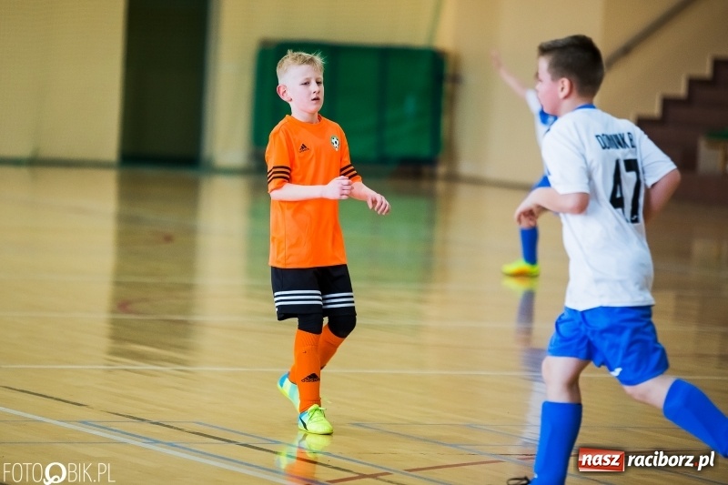 Zdjęcie w galerii na portalu naszraciborz.pl: Kolejne zmagania żaków w hali sportowej w Rudniku  wiadomości z regionu