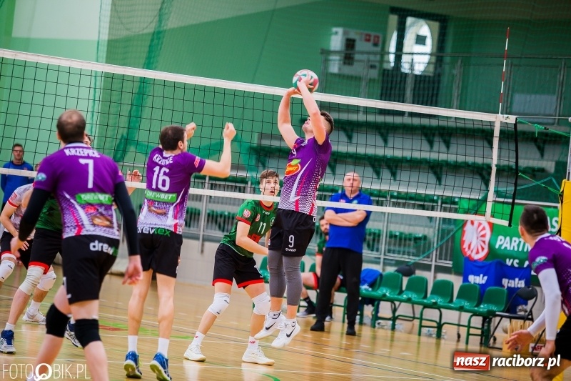 Zdjęcie w galerii na portalu naszraciborz.pl: AZS Rafako Racibórz przegrał pojedynek na szczycie wiadomości z regionu