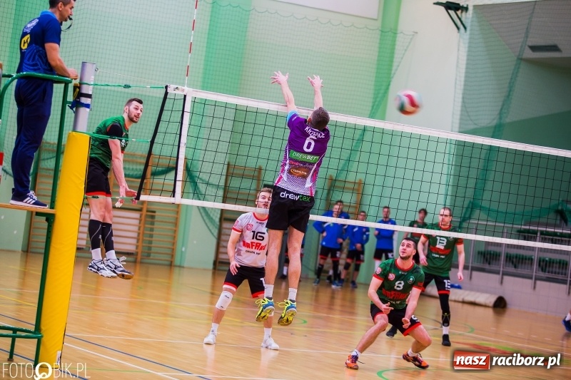 Zdjęcie w galerii na portalu naszraciborz.pl: AZS Rafako Racibórz przegrał pojedynek na szczycie wiadomości z regionu