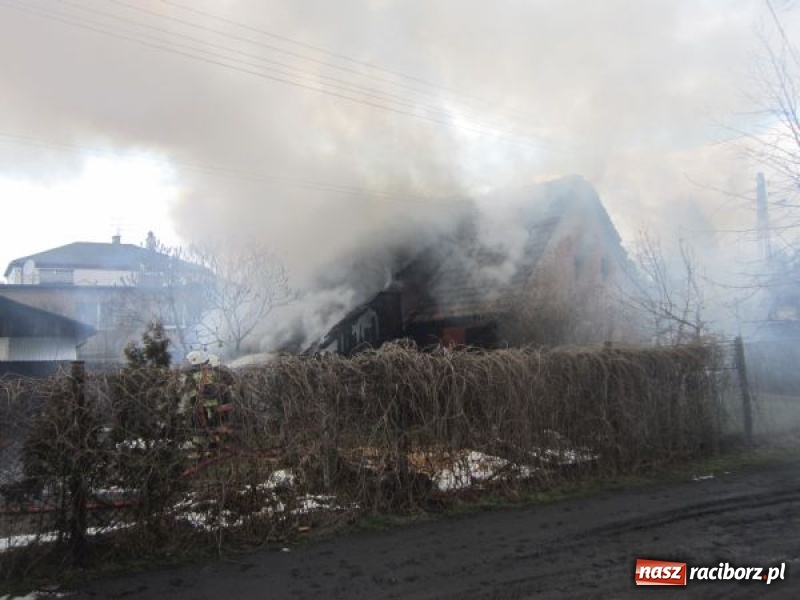 Zdjęcie w galerii na portalu naszraciborz.pl: Duży pożar w centrum Rud. W akcji miejscowe zastępy OSP oraz zawodowe straże z Raciborza i Rybnika wiadomości z regionu