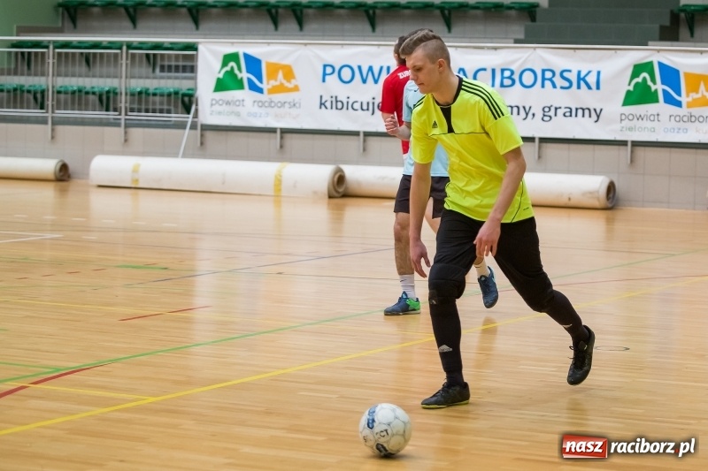 Zdjęcie w galerii na portalu naszraciborz.pl: XVII sezon Halowej Ligi Piłki Nożnej w Raciborzu przeszedł do historii wiadomości z regionu