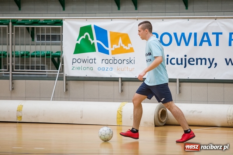 Zdjęcie w galerii na portalu naszraciborz.pl: XVII sezon Halowej Ligi Piłki Nożnej w Raciborzu przeszedł do historii wiadomości z regionu