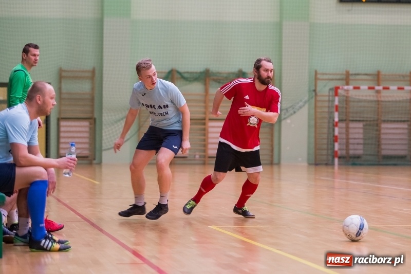Zdjęcie w galerii na portalu naszraciborz.pl: XVII sezon Halowej Ligi Piłki Nożnej w Raciborzu przeszedł do historii wiadomości z regionu