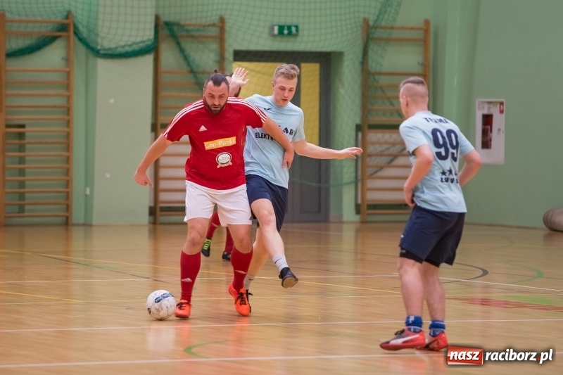 Zdjęcie w galerii na portalu naszraciborz.pl: XVII sezon Halowej Ligi Piłki Nożnej w Raciborzu przeszedł do historii wiadomości z regionu