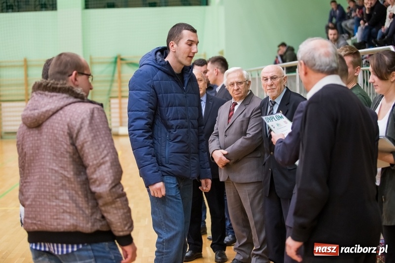 Zdjęcie w galerii na portalu naszraciborz.pl: XVII sezon Halowej Ligi Piłki Nożnej w Raciborzu przeszedł do historii wiadomości z regionu