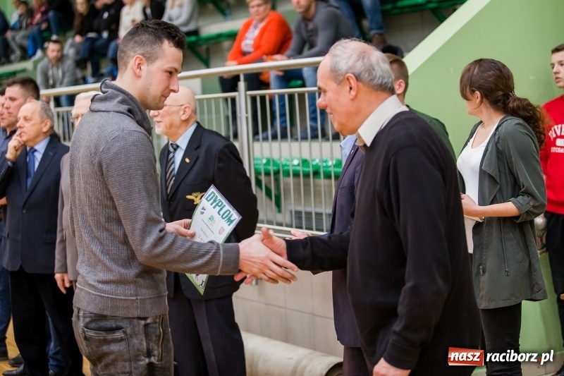 Zdjęcie w galerii na portalu naszraciborz.pl: XVII sezon Halowej Ligi Piłki Nożnej w Raciborzu przeszedł do historii wiadomości z regionu
