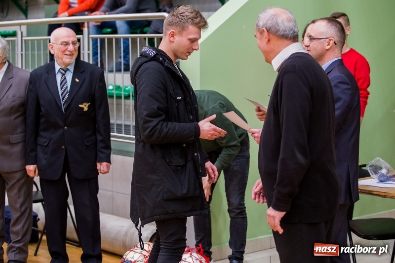 Zdjęcie w galerii na portalu naszraciborz.pl: XVII sezon Halowej Ligi Piłki Nożnej w Raciborzu przeszedł do historii wiadomości z regionu
