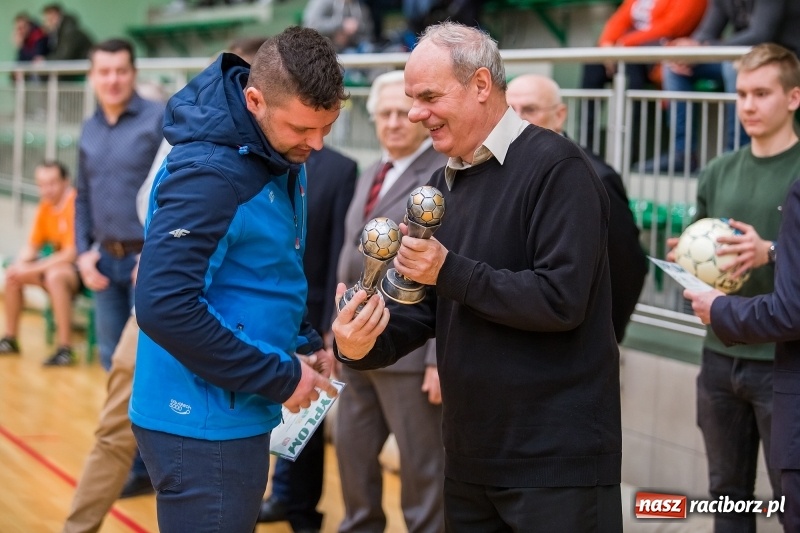 Zdjęcie w galerii na portalu naszraciborz.pl: XVII sezon Halowej Ligi Piłki Nożnej w Raciborzu przeszedł do historii wiadomości z regionu