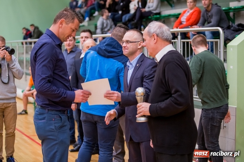 Zdjęcie w galerii na portalu naszraciborz.pl: XVII sezon Halowej Ligi Piłki Nożnej w Raciborzu przeszedł do historii wiadomości z regionu