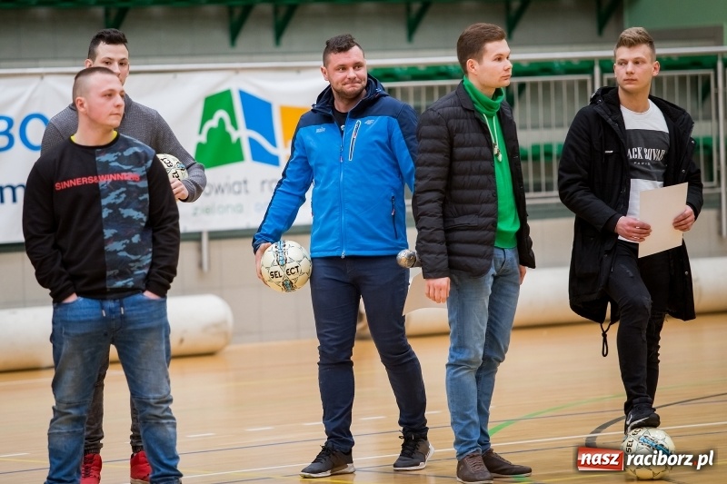 Zdjęcie w galerii na portalu naszraciborz.pl: XVII sezon Halowej Ligi Piłki Nożnej w Raciborzu przeszedł do historii wiadomości z regionu