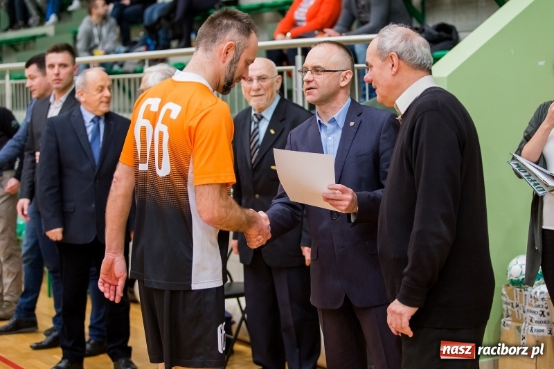 Zdjęcie w galerii na portalu naszraciborz.pl: XVII sezon Halowej Ligi Piłki Nożnej w Raciborzu przeszedł do historii wiadomości z regionu