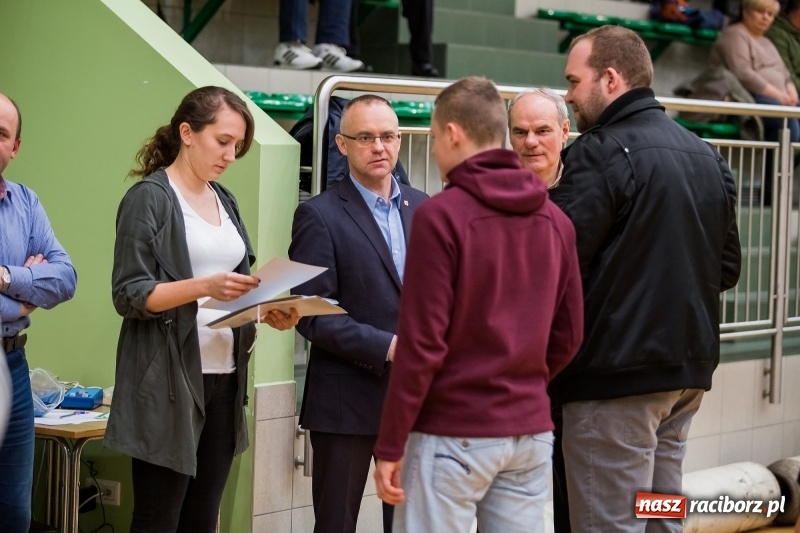 Zdjęcie w galerii na portalu naszraciborz.pl: XVII sezon Halowej Ligi Piłki Nożnej w Raciborzu przeszedł do historii wiadomości z regionu