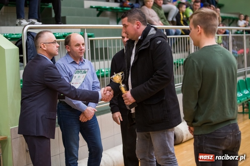 Zdjęcie w galerii na portalu naszraciborz.pl: XVII sezon Halowej Ligi Piłki Nożnej w Raciborzu przeszedł do historii wiadomości z regionu
