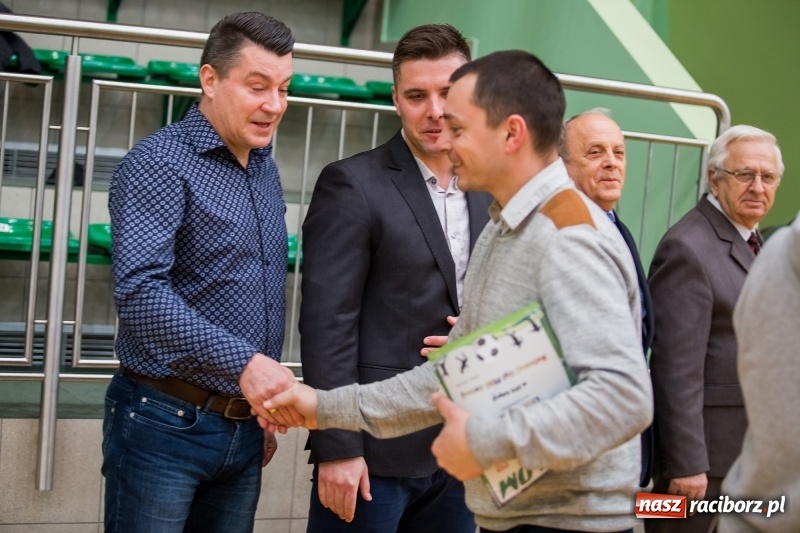 Zdjęcie w galerii na portalu naszraciborz.pl: XVII sezon Halowej Ligi Piłki Nożnej w Raciborzu przeszedł do historii wiadomości z regionu