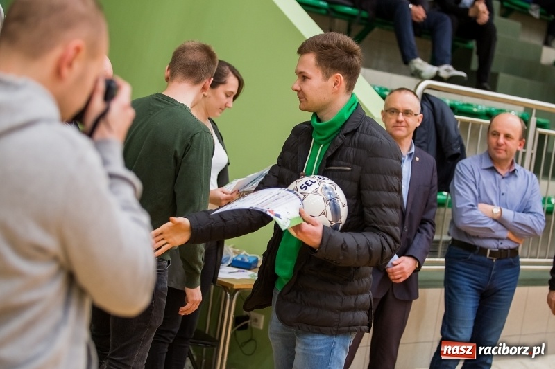 Zdjęcie w galerii na portalu naszraciborz.pl: XVII sezon Halowej Ligi Piłki Nożnej w Raciborzu przeszedł do historii wiadomości z regionu