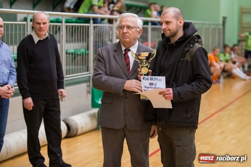 Zdjęcie w galerii na portalu naszraciborz.pl: XVII sezon Halowej Ligi Piłki Nożnej w Raciborzu przeszedł do historii wiadomości z regionu