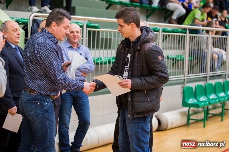 Zdjęcie w galerii na portalu naszraciborz.pl: XVII sezon Halowej Ligi Piłki Nożnej w Raciborzu przeszedł do historii wiadomości z regionu