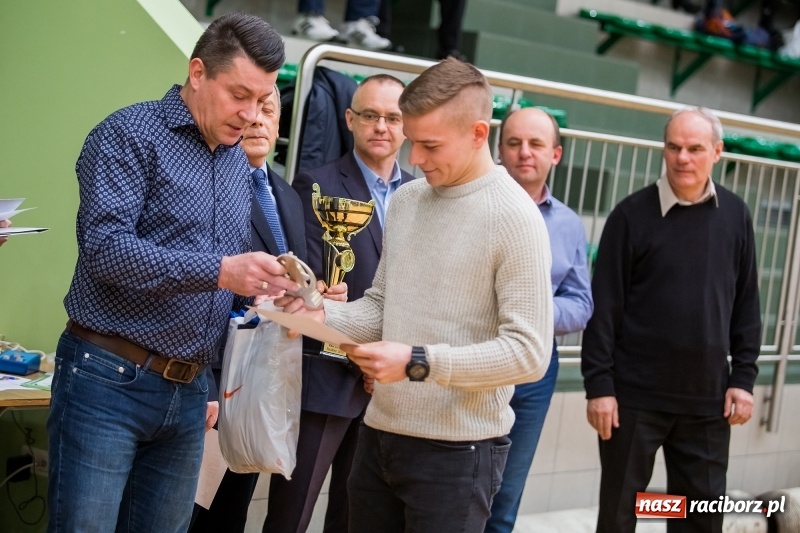 Zdjęcie w galerii na portalu naszraciborz.pl: XVII sezon Halowej Ligi Piłki Nożnej w Raciborzu przeszedł do historii wiadomości z regionu