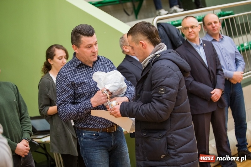 Zdjęcie w galerii na portalu naszraciborz.pl: XVII sezon Halowej Ligi Piłki Nożnej w Raciborzu przeszedł do historii wiadomości z regionu