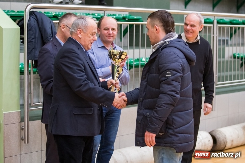 Zdjęcie w galerii na portalu naszraciborz.pl: XVII sezon Halowej Ligi Piłki Nożnej w Raciborzu przeszedł do historii wiadomości z regionu