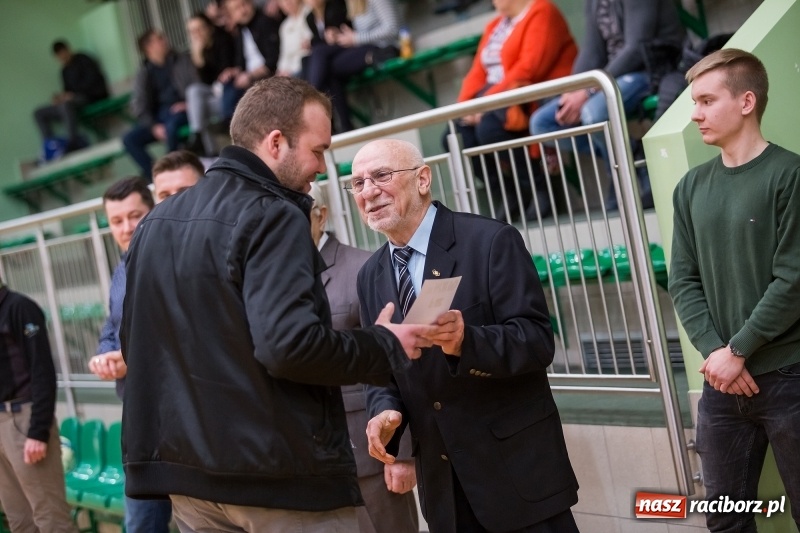 Zdjęcie w galerii na portalu naszraciborz.pl: XVII sezon Halowej Ligi Piłki Nożnej w Raciborzu przeszedł do historii wiadomości z regionu