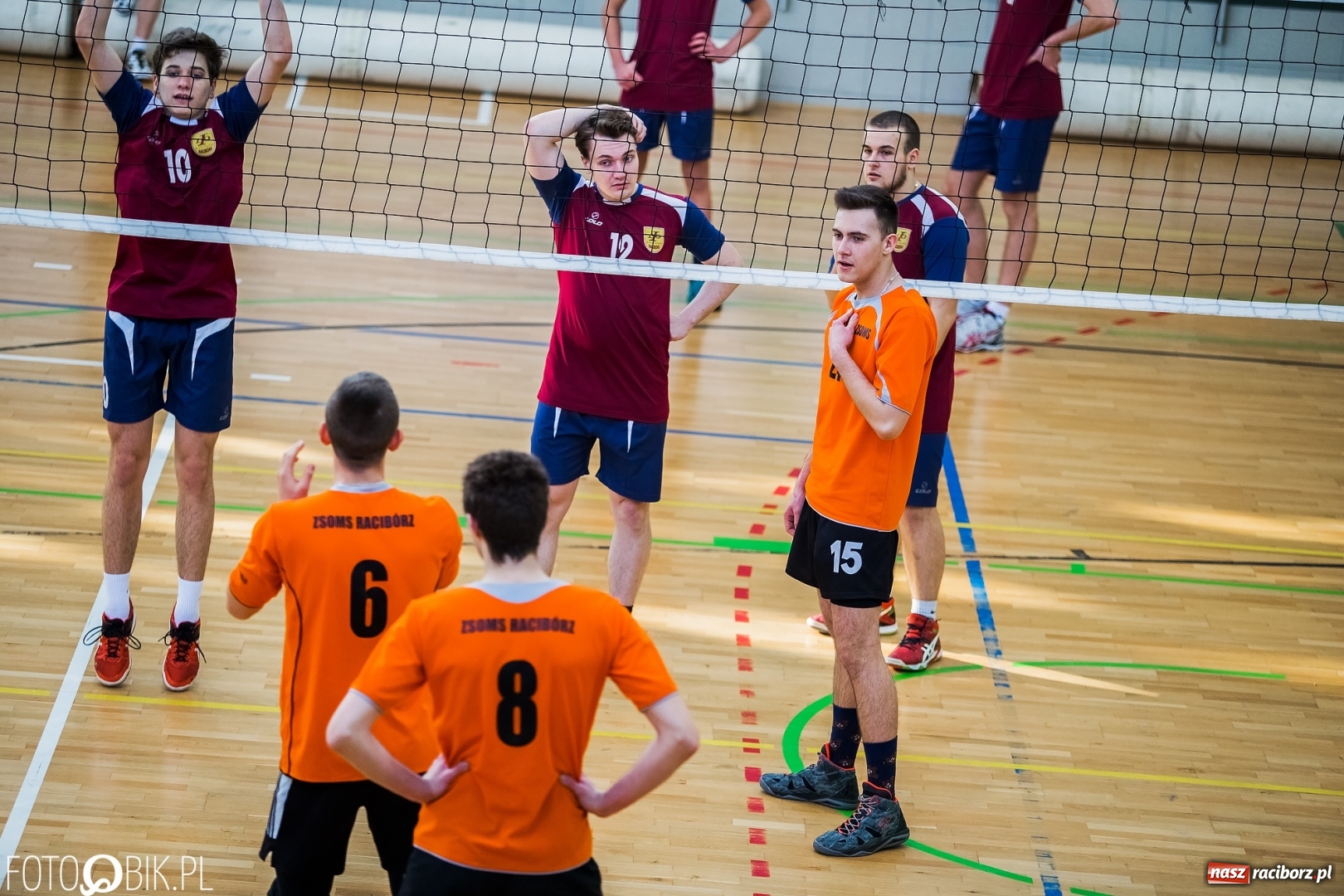 Zdjęcie w galerii na portalu naszraciborz.pl: Finały miejskie w siatkówce chłopców w Arenie Rafako wiadomości z regionu