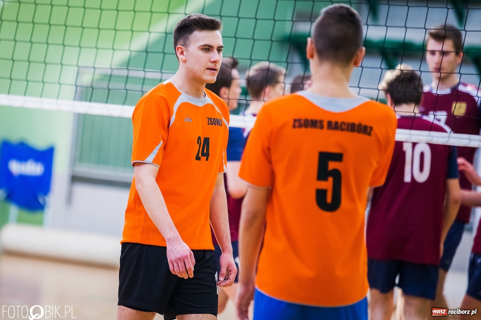 Zdjęcie w galerii na portalu naszraciborz.pl: Finały miejskie w siatkówce chłopców w Arenie Rafako wiadomości z regionu