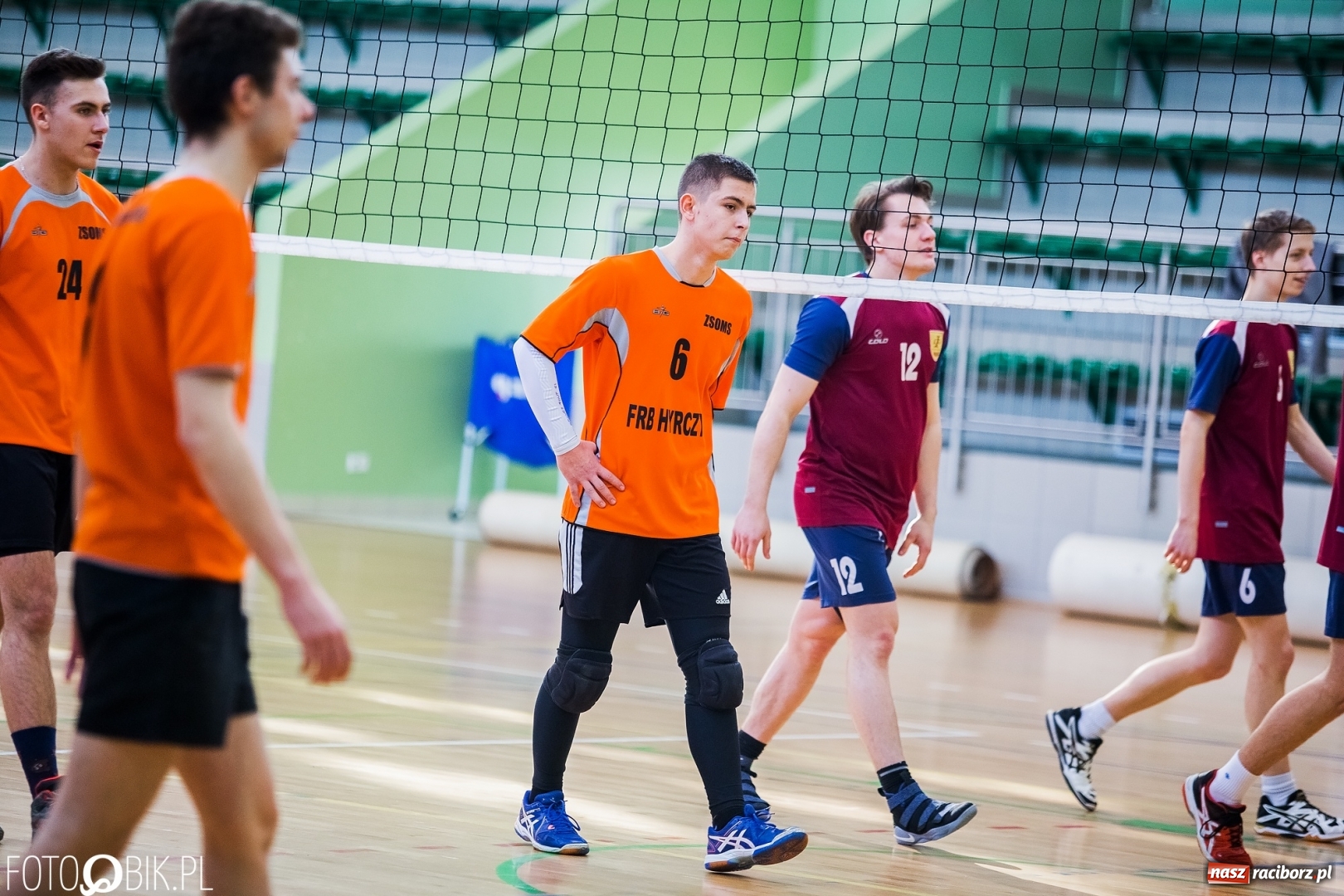 Zdjęcie w galerii na portalu naszraciborz.pl: Finały miejskie w siatkówce chłopców w Arenie Rafako wiadomości z regionu