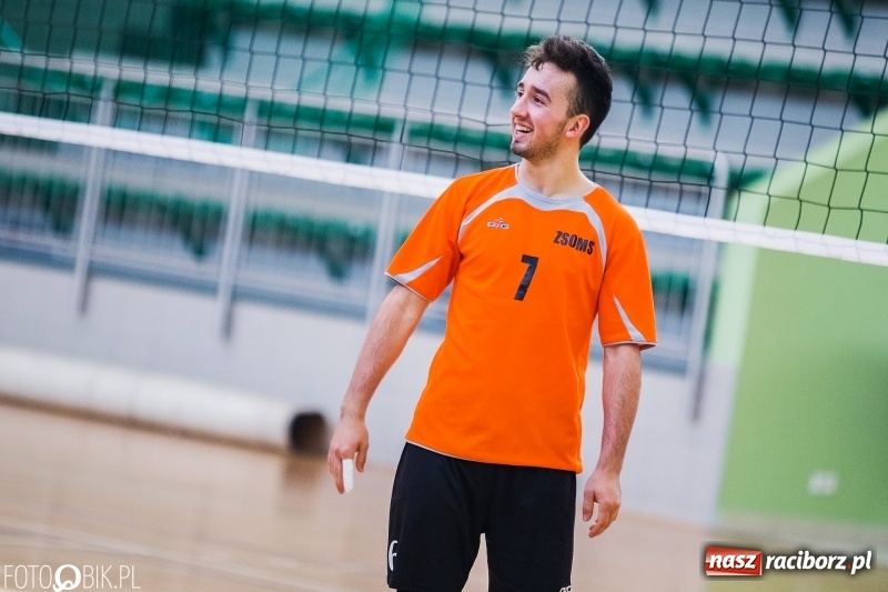 Zdjęcie w galerii na portalu naszraciborz.pl: Finały miejskie w siatkówce chłopców w Arenie Rafako wiadomości z regionu