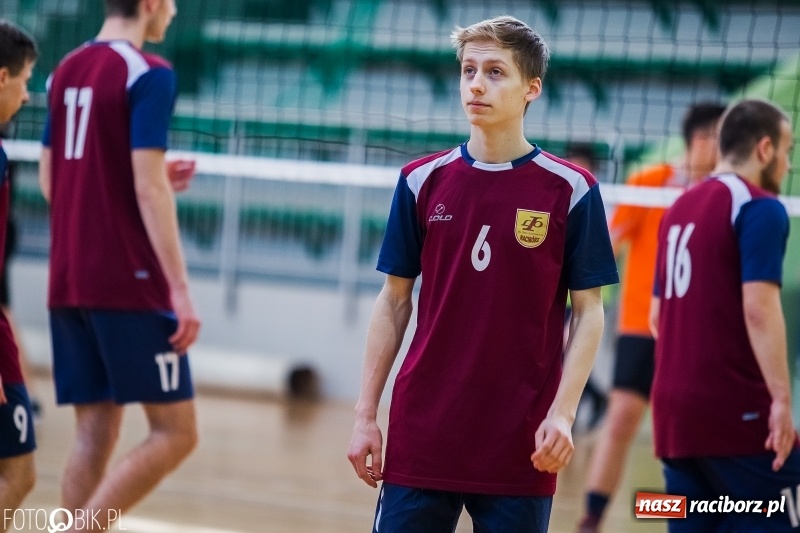 Zdjęcie w galerii na portalu naszraciborz.pl: Finały miejskie w siatkówce chłopców w Arenie Rafako wiadomości z regionu