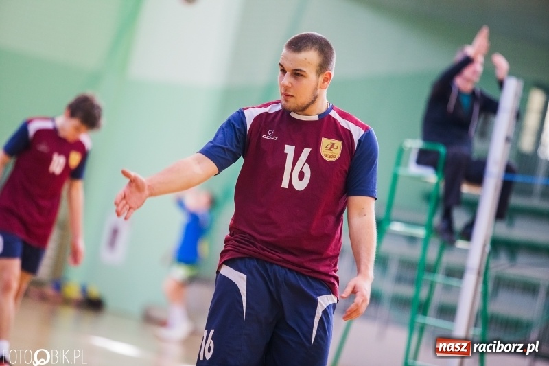 Zdjęcie w galerii na portalu naszraciborz.pl: Finały miejskie w siatkówce chłopców w Arenie Rafako wiadomości z regionu