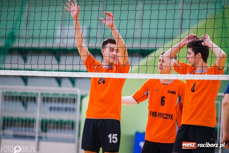 Zdjęcie w galerii na portalu naszraciborz.pl: Finały miejskie w siatkówce chłopców w Arenie Rafako wiadomości z regionu