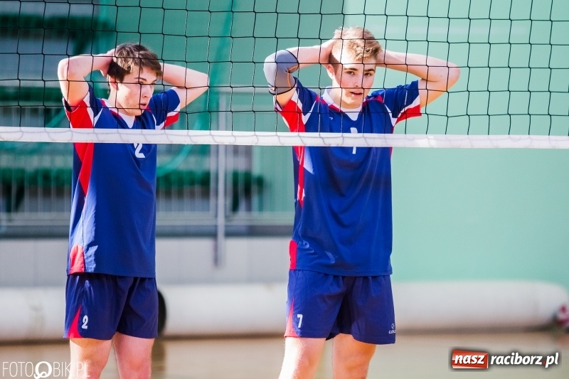 Zdjęcie w galerii na portalu naszraciborz.pl: Finały miejskie w siatkówce chłopców w Arenie Rafako wiadomości z regionu