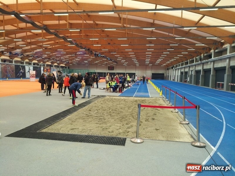 Zdjęcie w galerii na portalu naszraciborz.pl: Lekka atletyka. Halowe święto w SMS-ie wiadomości z regionu