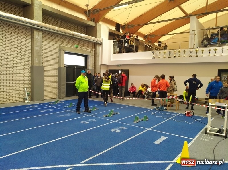 Zdjęcie w galerii na portalu naszraciborz.pl: Lekka atletyka. Halowe święto w SMS-ie wiadomości z regionu