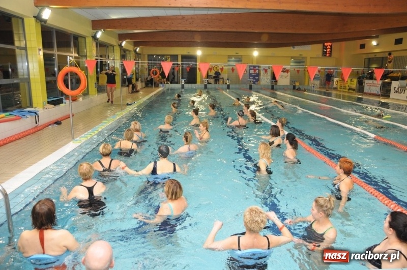 Zdjęcie w galerii na portalu naszraciborz.pl: Uczniowie Szkoły Mistrzostwa Sportowego wsparli pływacko Darię z Kietrza wiadomości z regionu