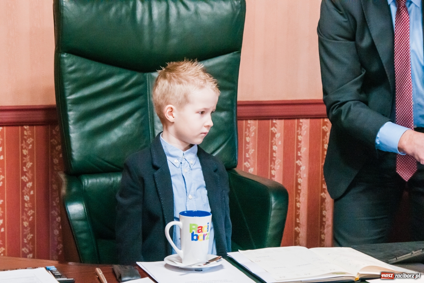 Zdjęcie w galerii na portalu naszraciborz.pl: Wiktor Huczek zasiadł w fotelu Prezydenta Raciborza wiadomości z regionu