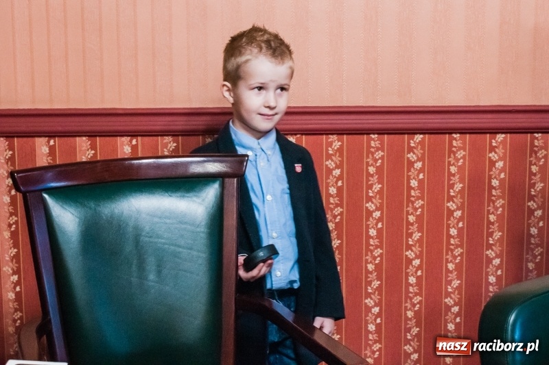 Zdjęcie w galerii na portalu naszraciborz.pl: Wiktor Huczek zasiadł w fotelu Prezydenta Raciborza wiadomości z regionu