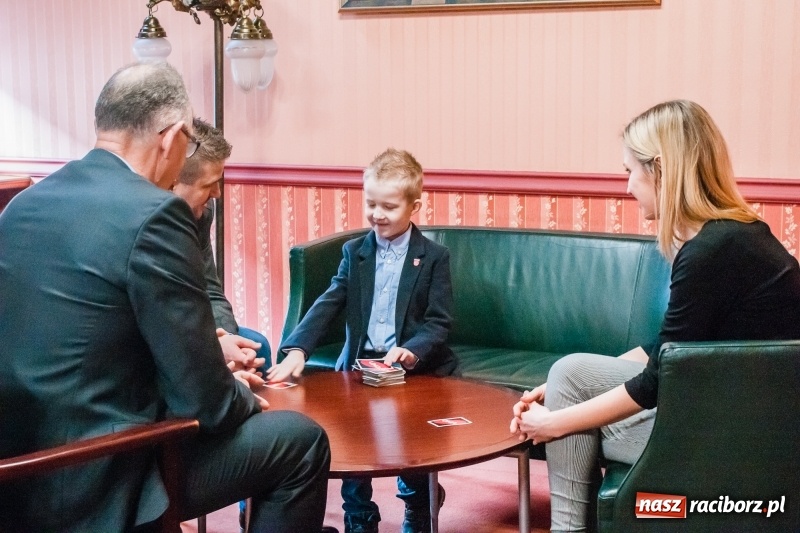 Zdjęcie w galerii na portalu naszraciborz.pl: Wiktor Huczek zasiadł w fotelu Prezydenta Raciborza wiadomości z regionu
