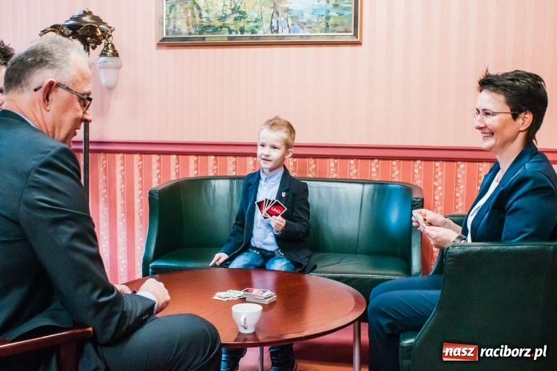Zdjęcie w galerii na portalu naszraciborz.pl: Wiktor Huczek zasiadł w fotelu Prezydenta Raciborza wiadomości z regionu