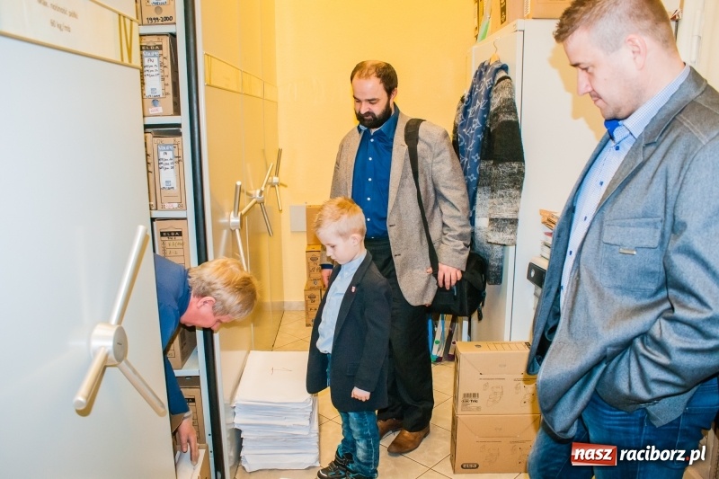 Zdjęcie w galerii na portalu naszraciborz.pl: Wiktor Huczek zasiadł w fotelu Prezydenta Raciborza wiadomości z regionu